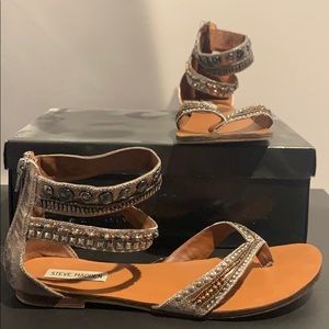 Metallic sandals with intricate beading design